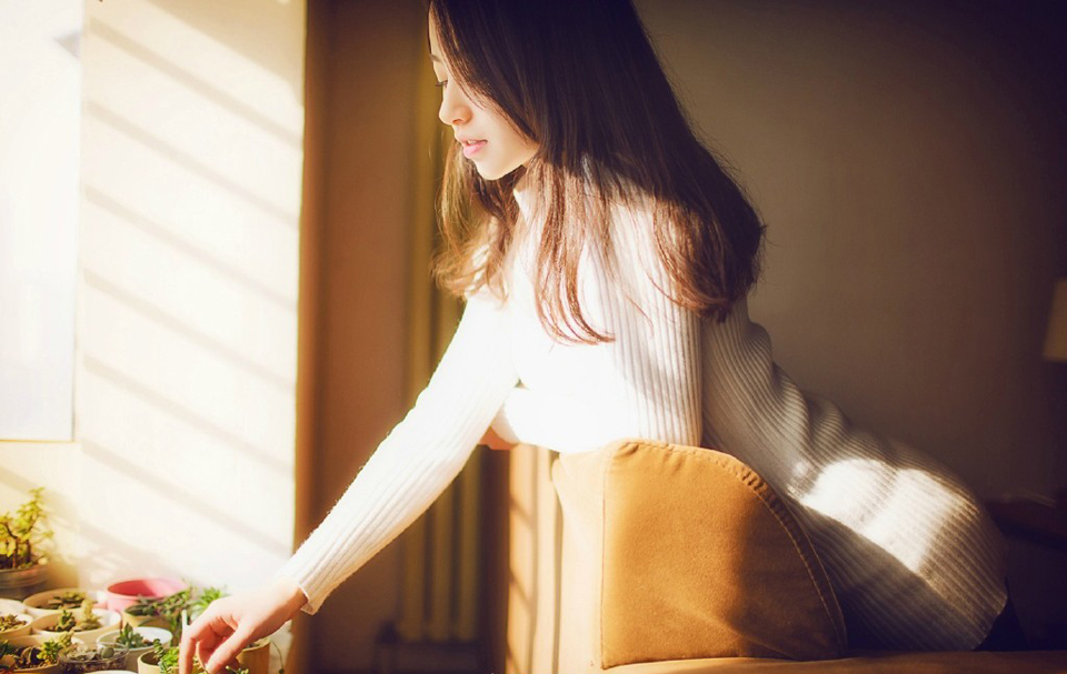 “你们也尽快离折翼天使资源社区，莫要让人生疑，待会儿我送二位出府，另外，告诉孝直一声，在刘璝离开成都之前，将他妻子扣住，免得刘璝一怒之下杀人，让这份仇怨弄大，也可以作为后手。”孟达看了两人一眼，真不知道法正从哪里招来这种奇人异事的。
